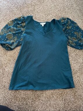 The Pioneer Woman Teal V-Neck Top with Floral Puff Sleeves
